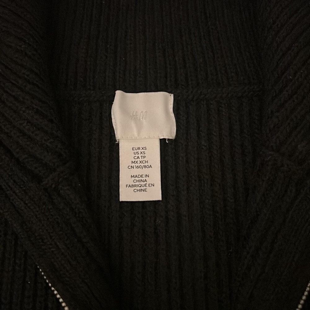 HM Ribbed Knit Side-Slit Half Zip Sweater - Black - Picture 3 of 7